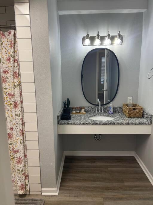 The Bernice - 2 Bedroom Apt In Quilt Town, Usa Hamilton المظهر الخارجي الصورة